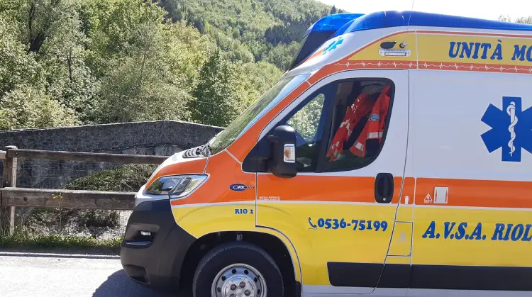 ambulanza avsa riolunato modena